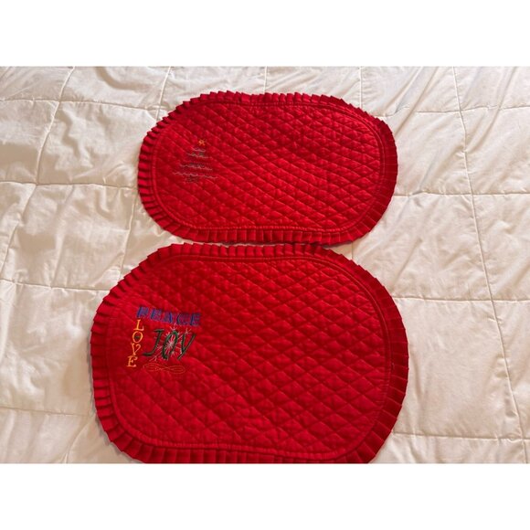 2 Vtg Embroidered Oval Red Quilted Christmas Placemats Ruffle Table Top Decor - Picture 4 of 8